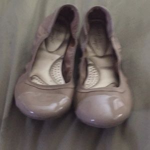 Ballet flat style women’s shoes - size 9w